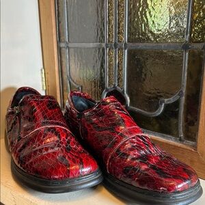 Hella Comfort by Remu's. Bold Red Patterned Loafers